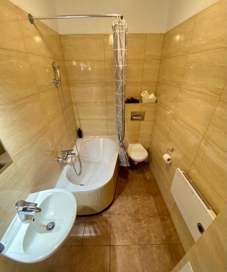 Topolove Rooms & Apartments Красков Екстериор снимка